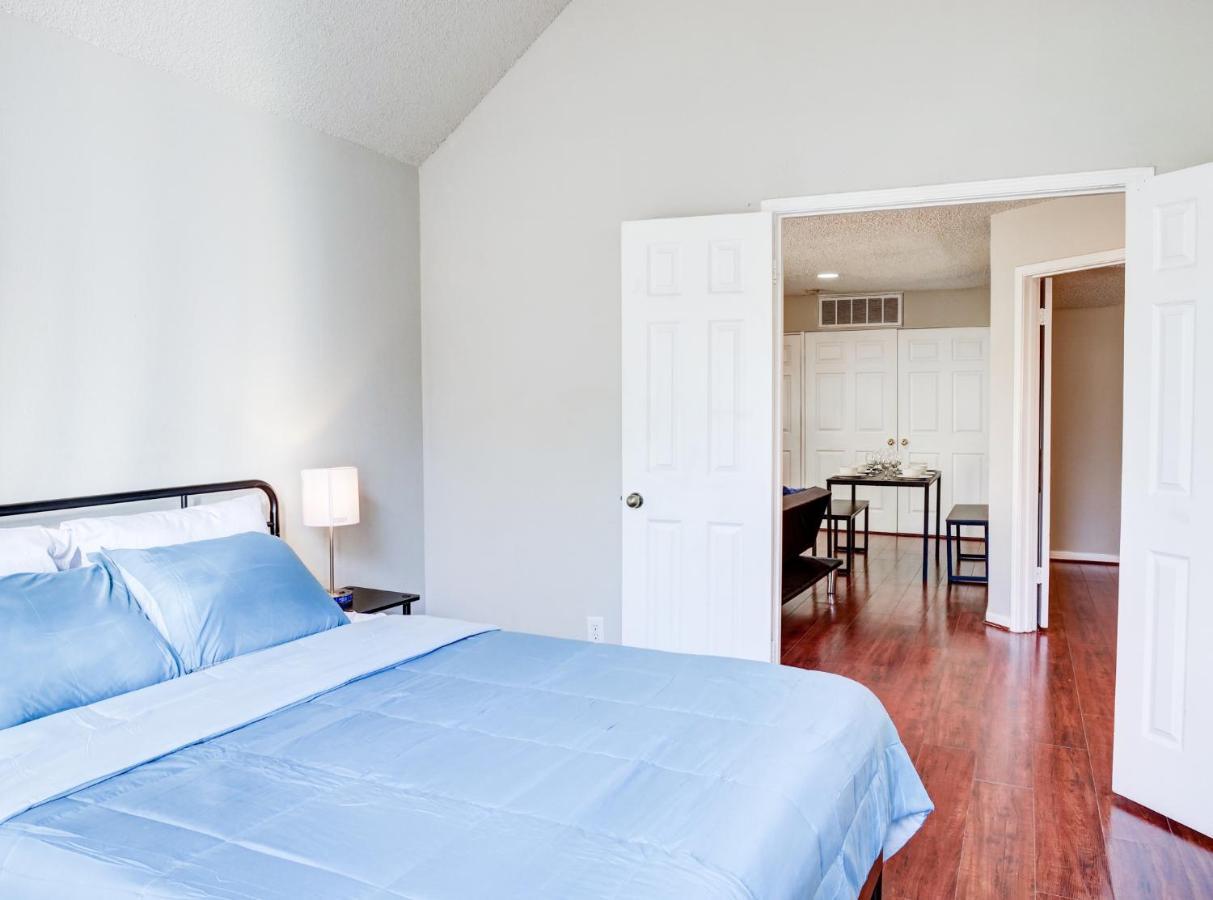 Lovely 2 Bedroom, 1 Bath Condo With Pools And Gym. ฮูสตัน ภายนอก รูปภาพ