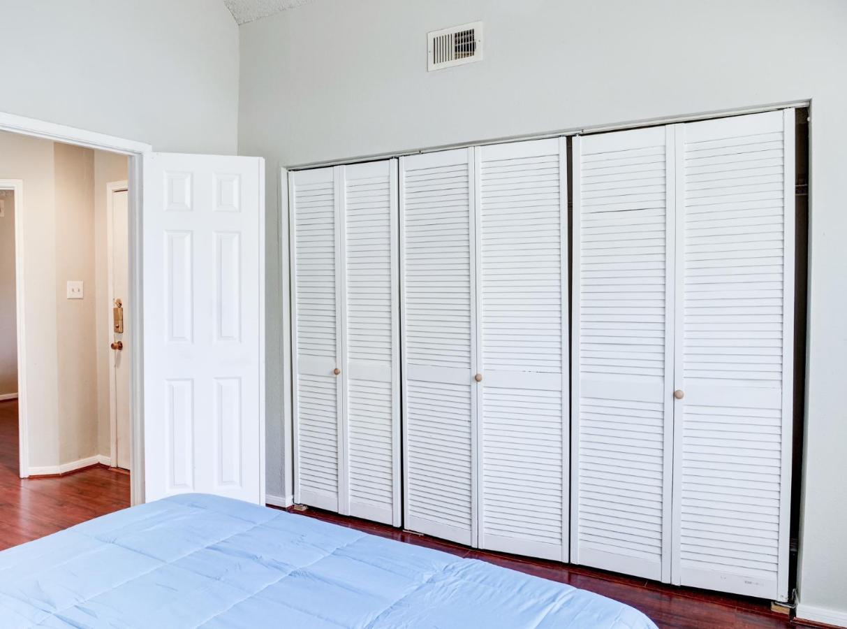 Lovely 2 Bedroom, 1 Bath Condo With Pools And Gym. ฮูสตัน ภายนอก รูปภาพ